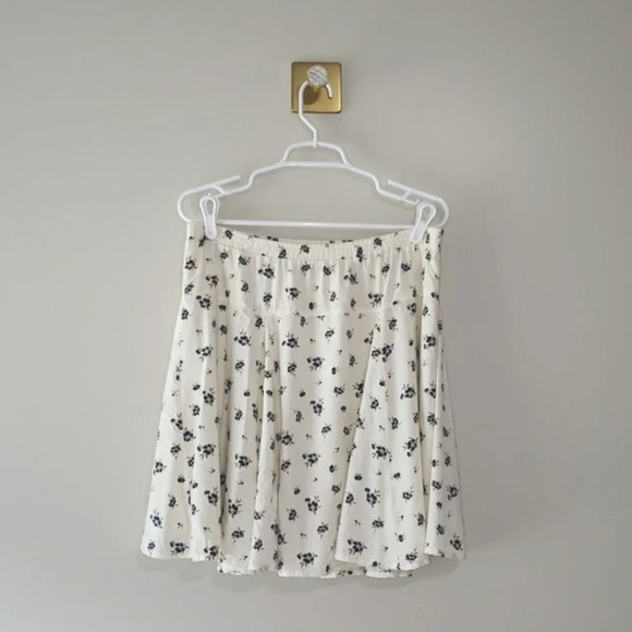 Old Navy Floral Skirt Medium Godet Cream Blue Cottage Prairie Coquette Feminine - Picture 1 of 12